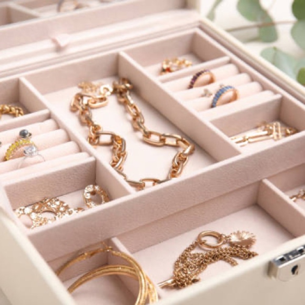 Unlisted Jewelry For Live Show